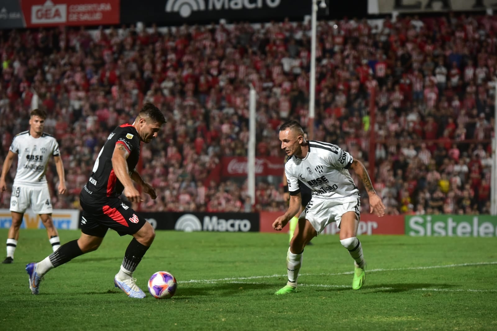 Instituto recibió a Central Córdoba de Santiago del Estero por la fecha 14 de la Liga Profesional. (Nicolás Bravo / La Voz)