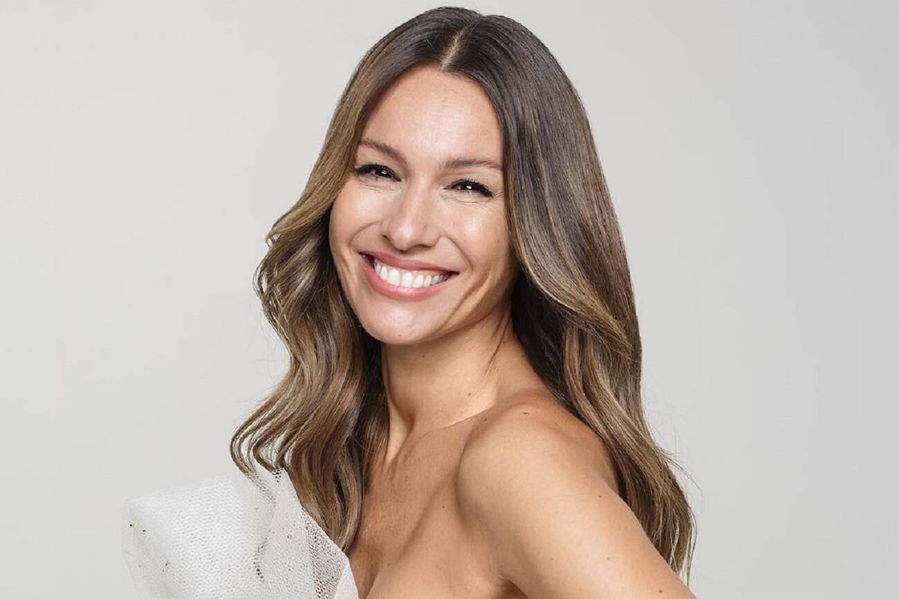 Pampita hizo suspirar a sus seguidores con unas minicalzas y top