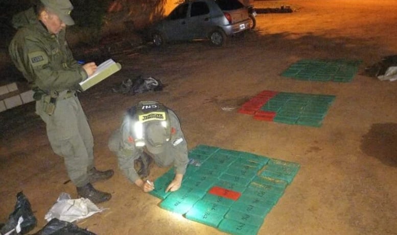 Hallan 200 kilos de marihuana escondidos en un pozo en Jardín América.