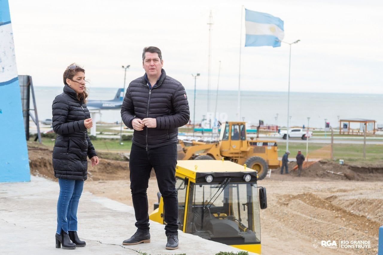 Martín Pérez y Silvina Mónaco, recorrieron la obra en la doble vía Av. Santa Fe.