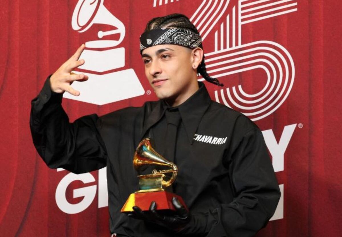 El detalle del look de Trueno en la alfombra roja de los Latin Grammy 2025 que emocionó a todos