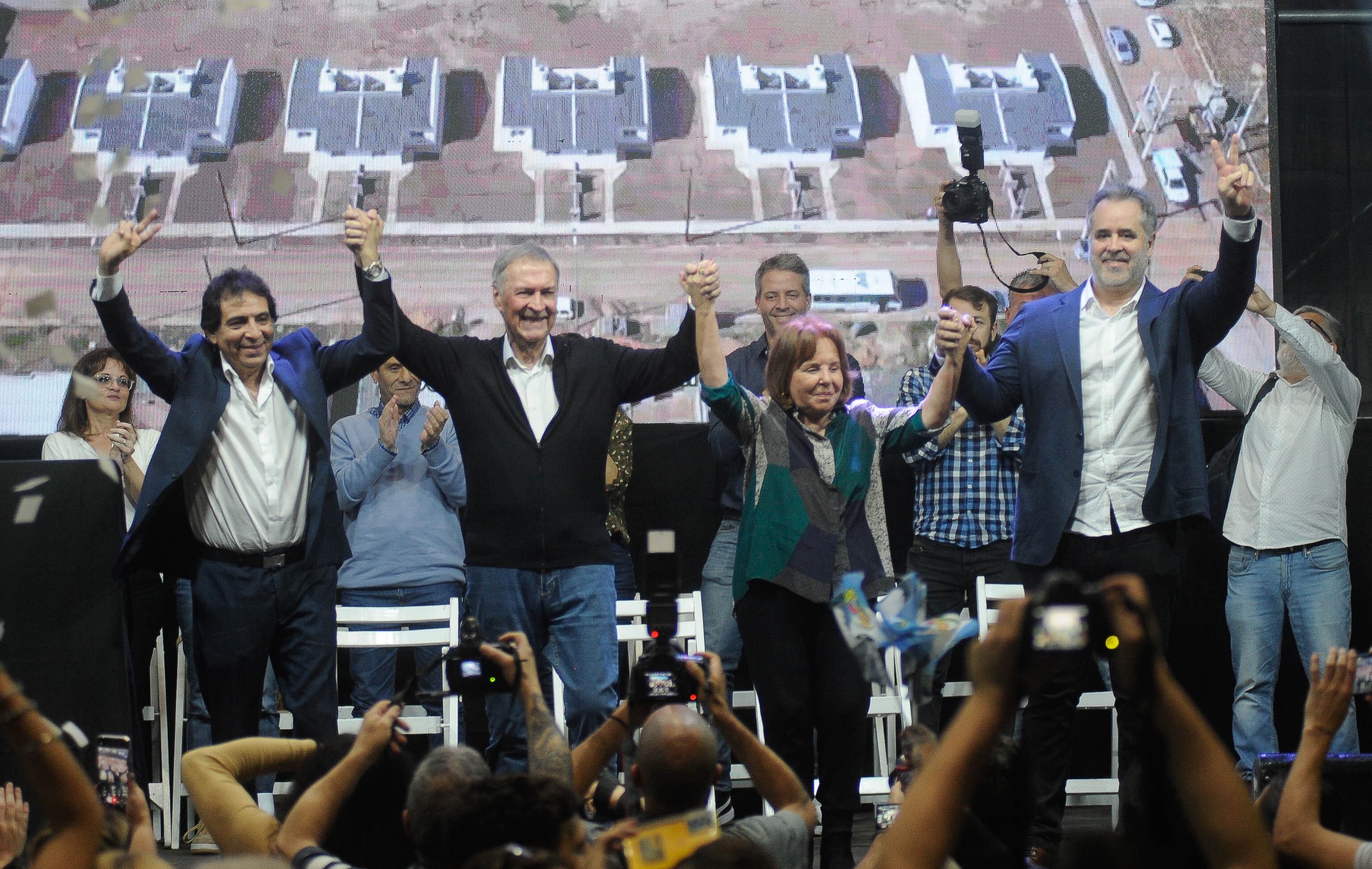 Juan Schiaretti en Quilmes. Foto: Federico Lopez Claro