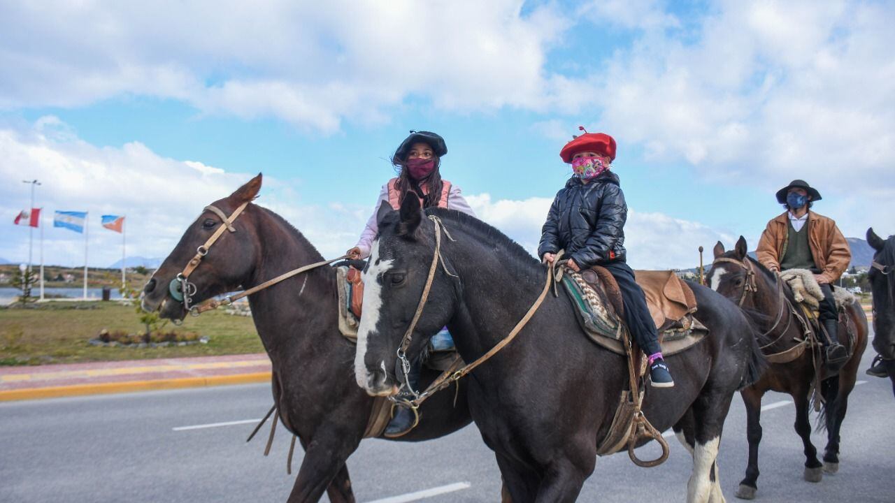 Se realizó una cabalgata por las calles de la ciudad de Ushuaia