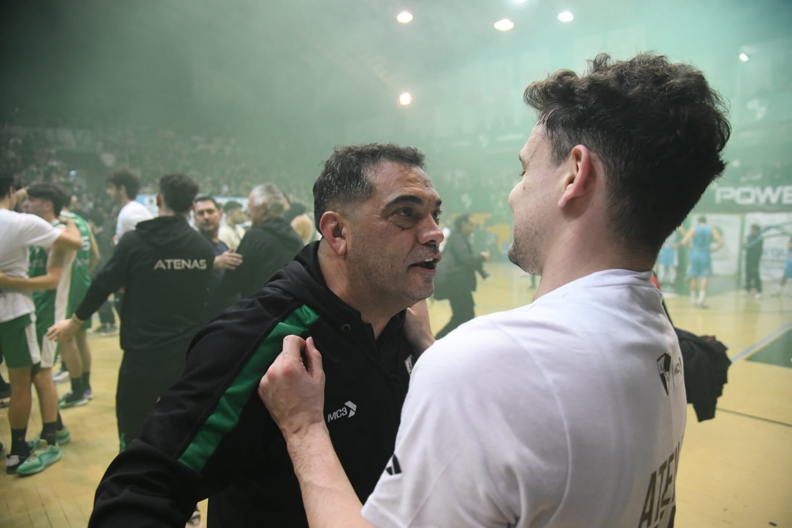 Atenas enfrentó a Racing de Chivilcoy en el Polideportivo Carlos Cerutti por la final de la Liga Argentina de básquet. Y logró el ascenso. Así fueron los festejos. (Facundo Luque / La Voz)