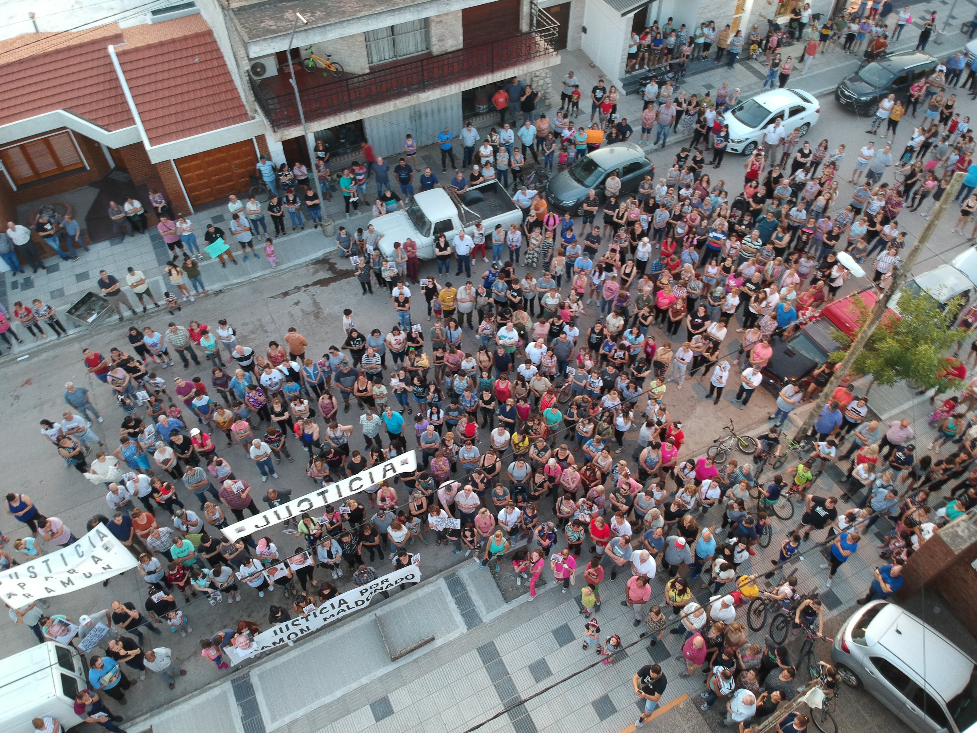 El pueblo de James Craik se manifestó por el asesinato del remisero. (Corresponsalía)