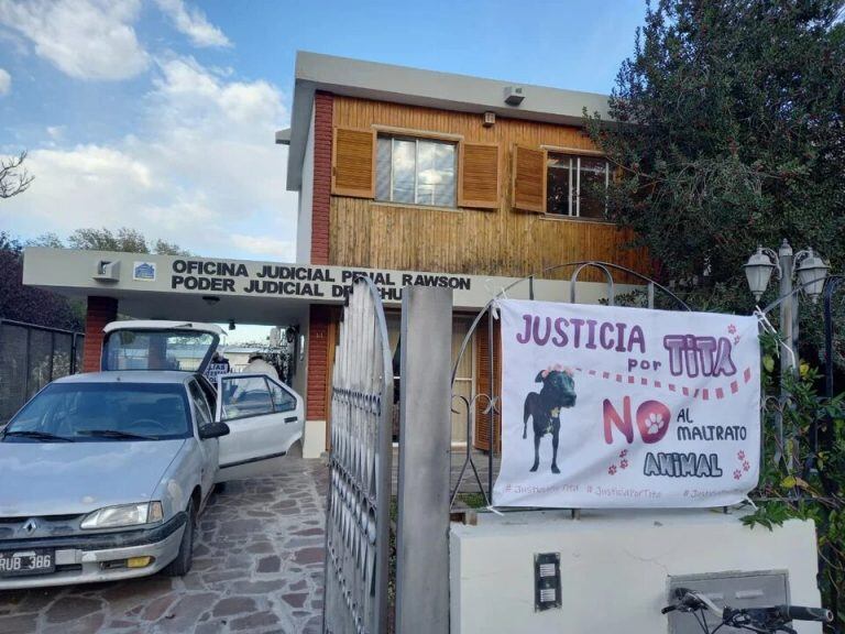 Pedido de justicia por el asesinato de la perra.