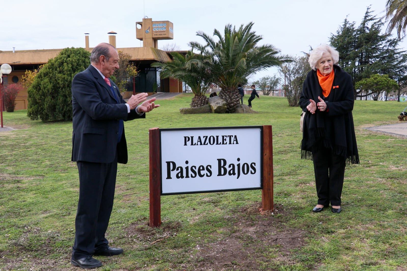 Inauguración de la Plazoleta de los Países Bajos