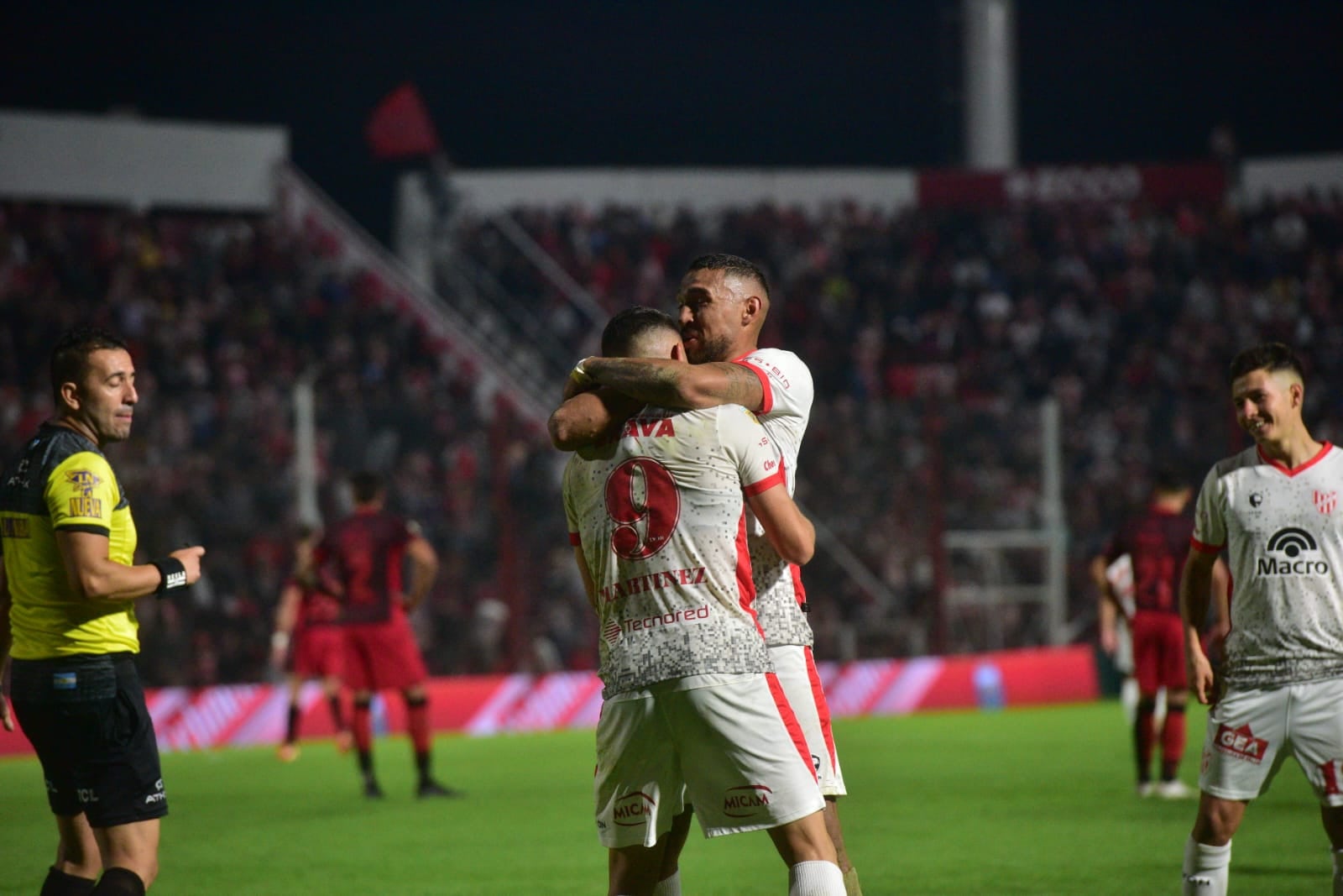 Con gol de “Maravilla” Martínez sobre el final, Instituto le ganó a Colón. (Facundo Luque / La Voz)