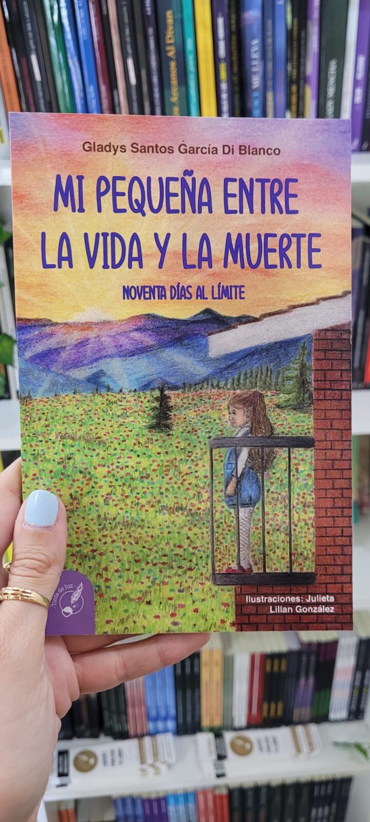 "Mi pequeña entre la vida y la muerte: noventa días al límite", un libro de Gladys García, ilustrado por Julieta González.