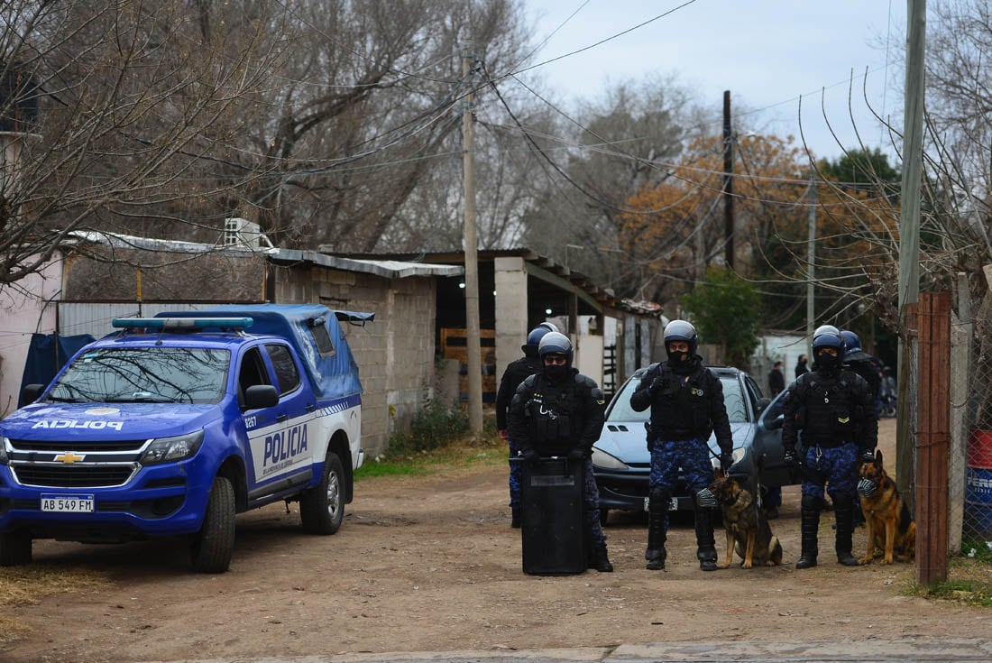 Operativo policial en Villa la Lonja