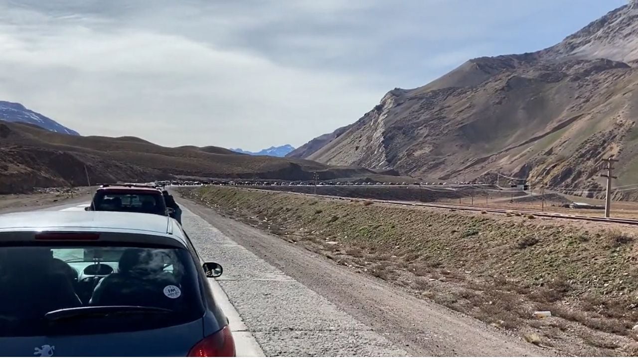 Paso a Chile: demoras de hasta 6 horas para ingresar a Mendoza. / Foto: Twitter