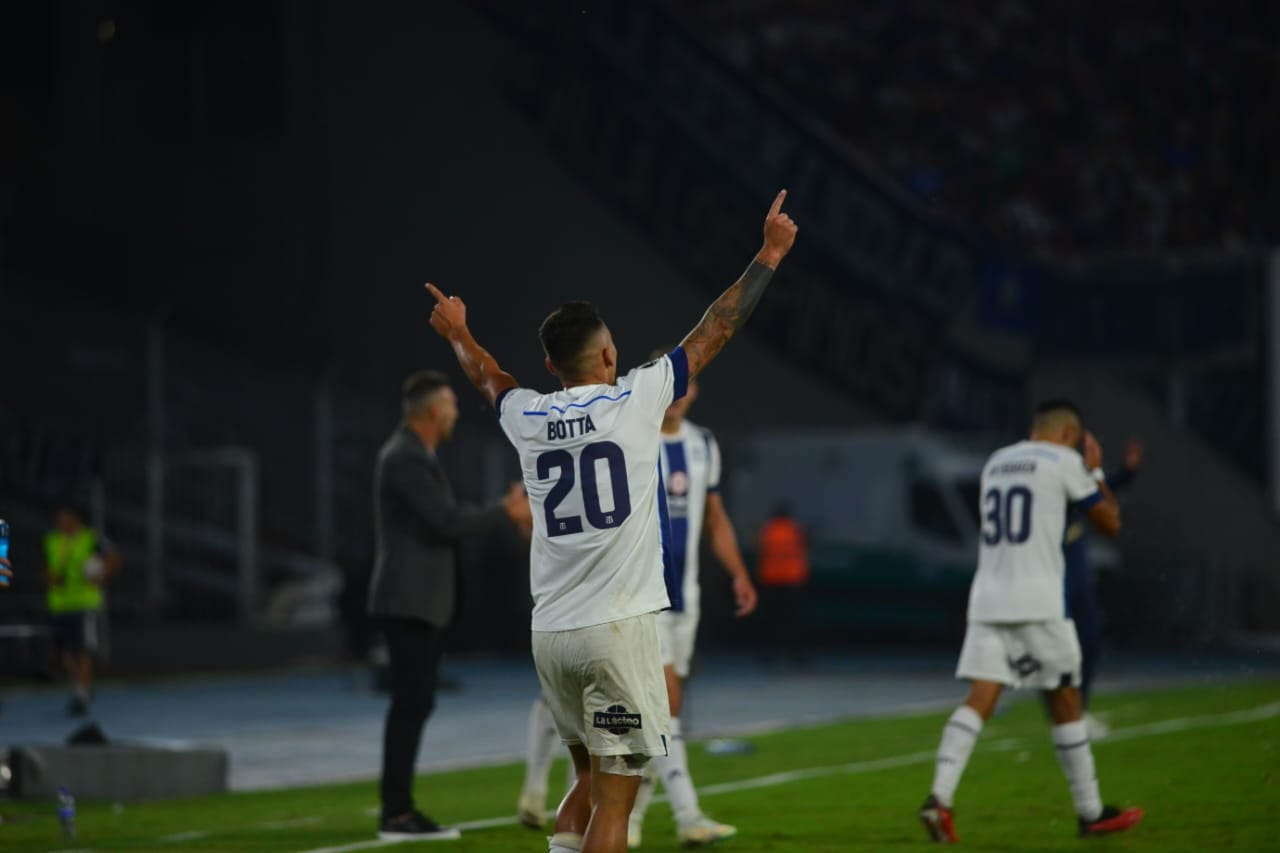 Talleres y São Paulo, en duelo por la primera fecha del Grupo B de la Copa Libertadores 2024. (Nicolás Bravo / La Voz)