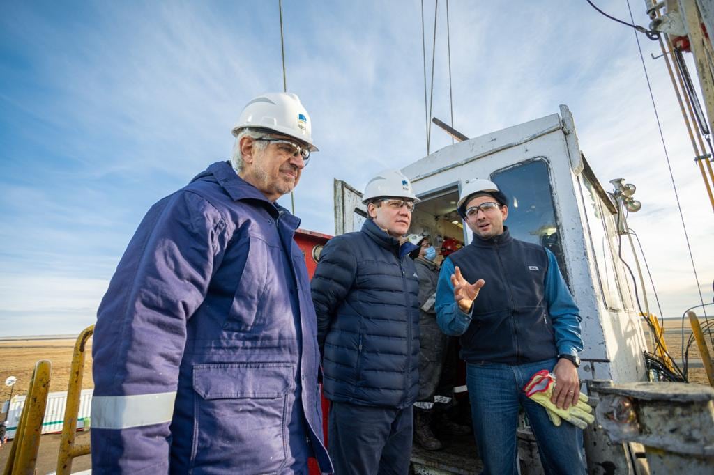 El gobernador de Tierra del Fuego visitó los yacimientos que se ubican al norte de Río Grande.