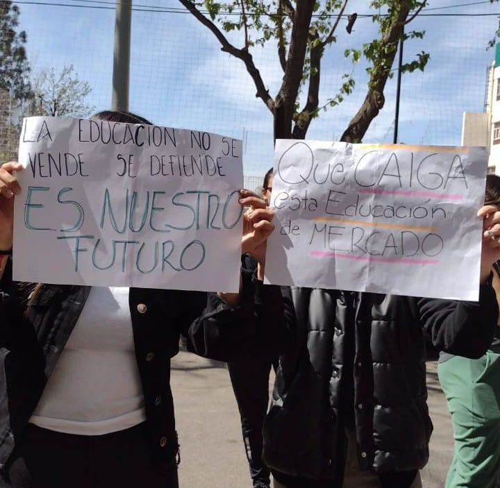 Reclamo de los estudiantes de la Universidad Maza.