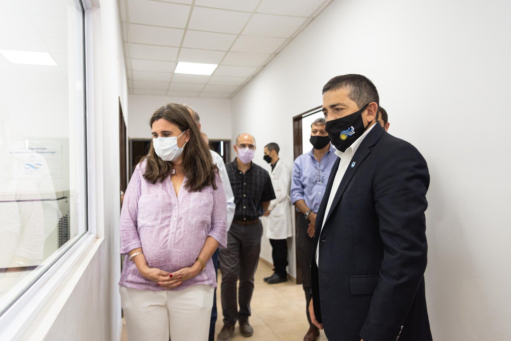 El intendente Walther Marcolini junto a la ministra de Salud, Ana María Nadal. 