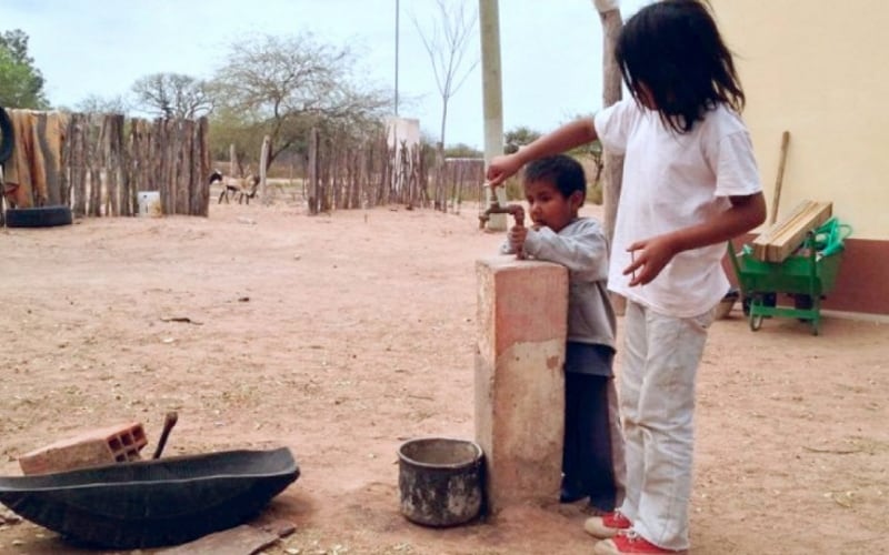 La problemática del agua potable en el norte golpea con especial fiereza a las comunidades oroginarias.