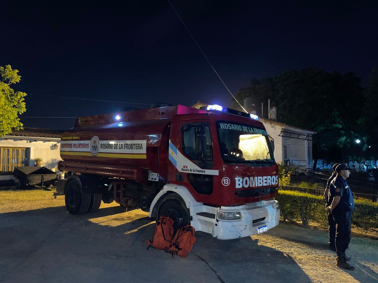 Intensa batalla de los bomberos de Salta: llegó ayuda desde Rosario de la Frontera.