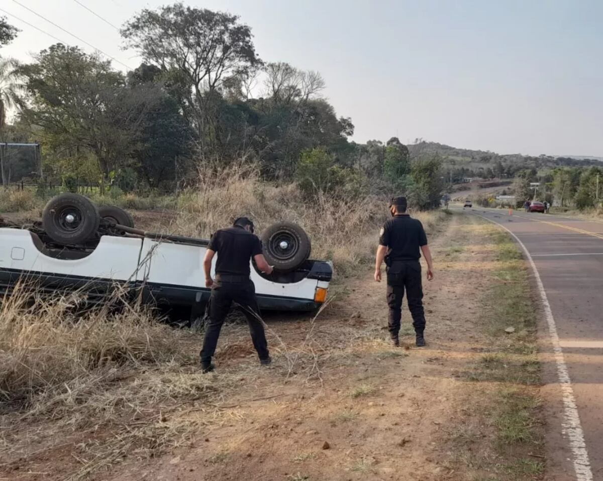 Inconciencia al volante: manejaba ebrio con tres menores a bordo y despistó en San Antonio