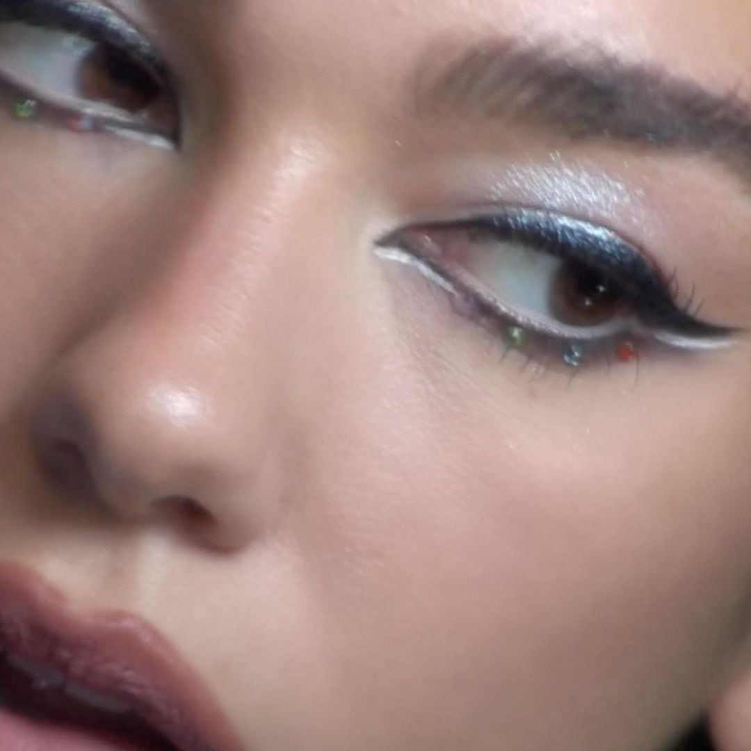 El brillante maquillaje de Dua Lipa.