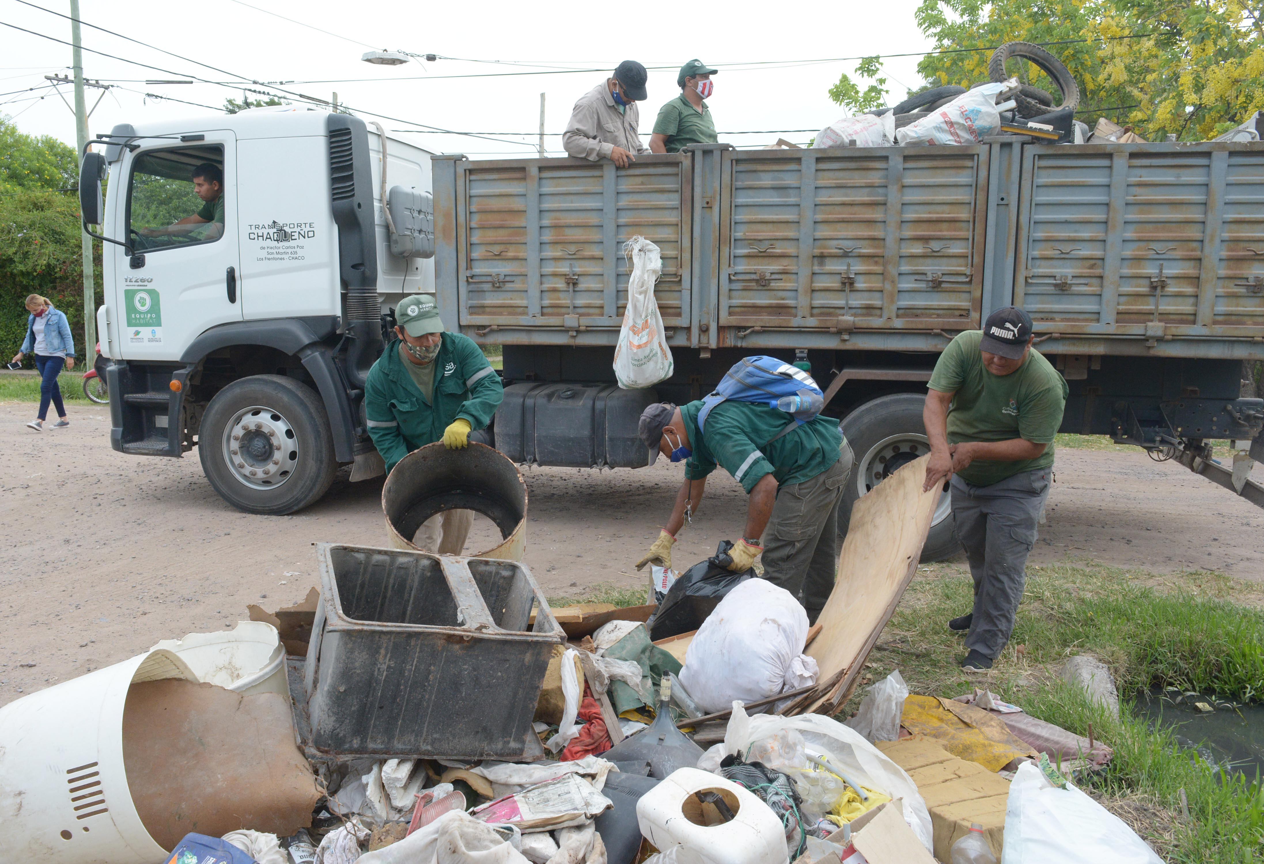 Limpieza de espacios verdes en Resistencia.