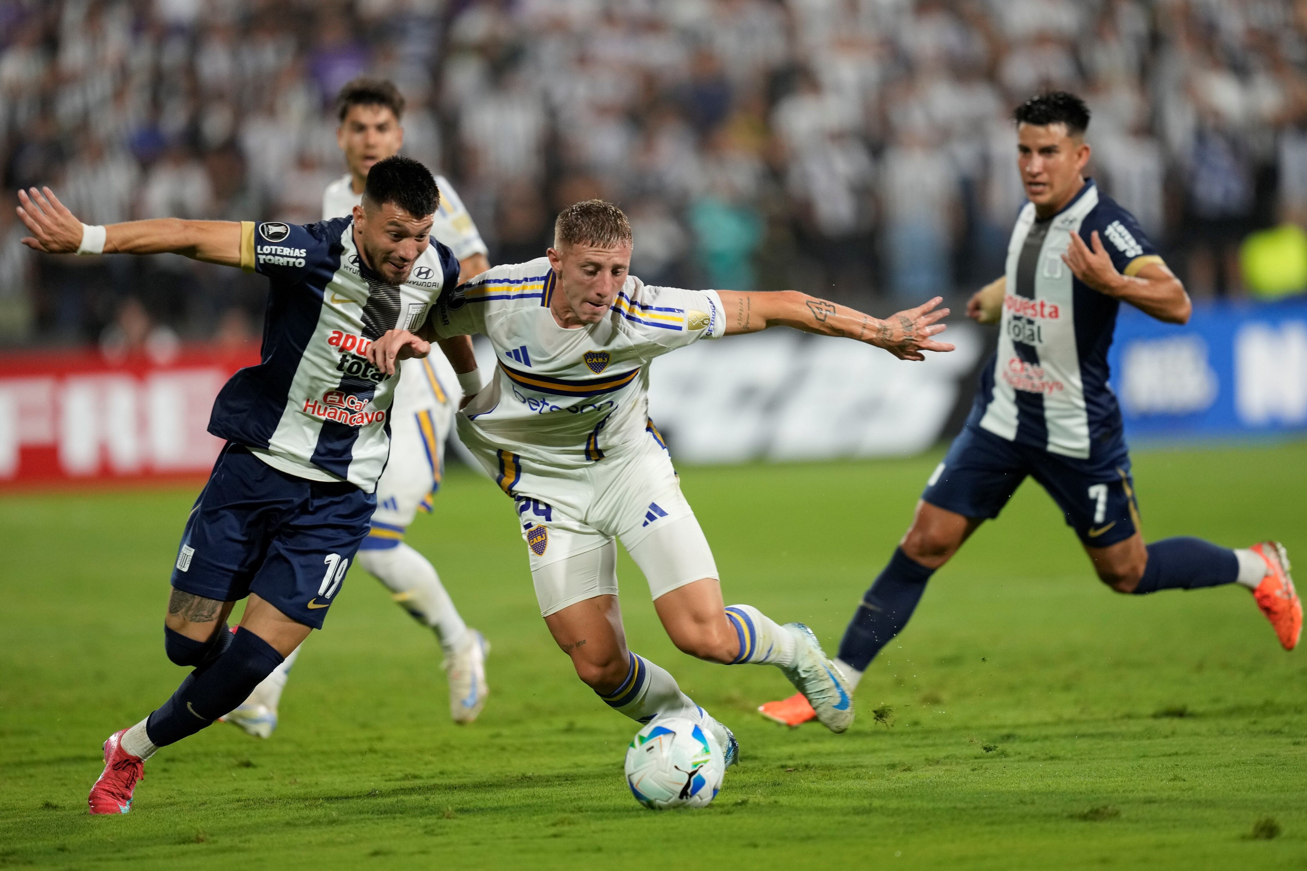 Boca enfrentó a Alianza Lima, en Perú, por uno de los partidos de la fase repechaje de la Copa Libertadores 2025. (AP)