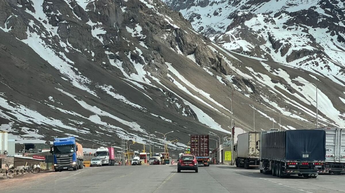 Guerra en la redes por las demoras en el Paso hacia Chile, qué dice el informe oficial