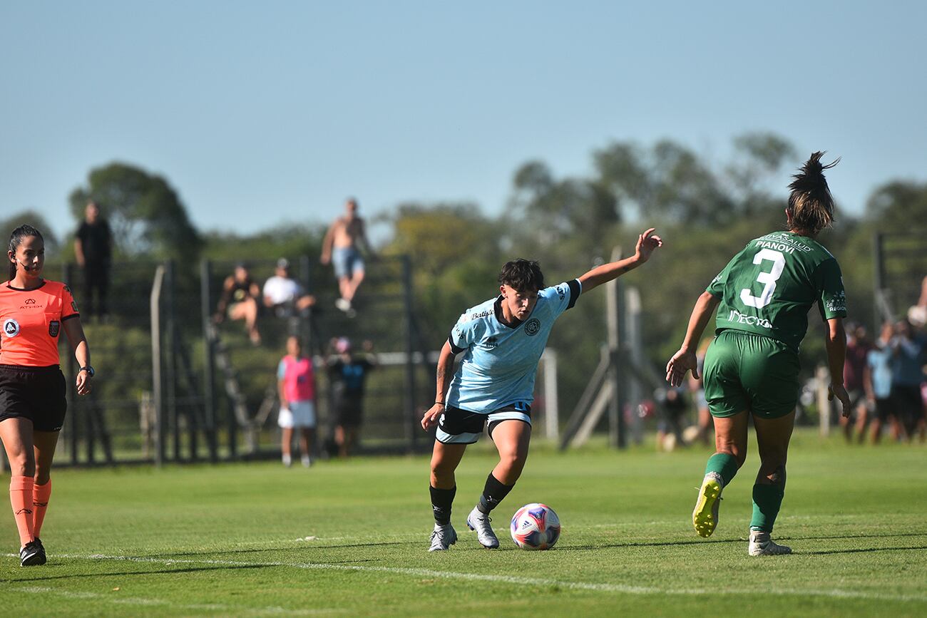 Futbol femenino entre Belgrano y Excursionistas  Foto: (Pedro Castillo / La Voz)