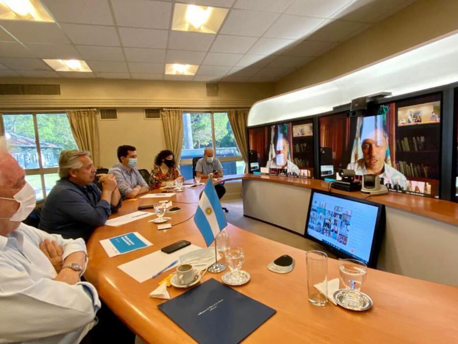 El presidente Alberto Fernández se reunió ayer con los gobernadores de todo el país para terminar de definir la campaña de vacunación. 