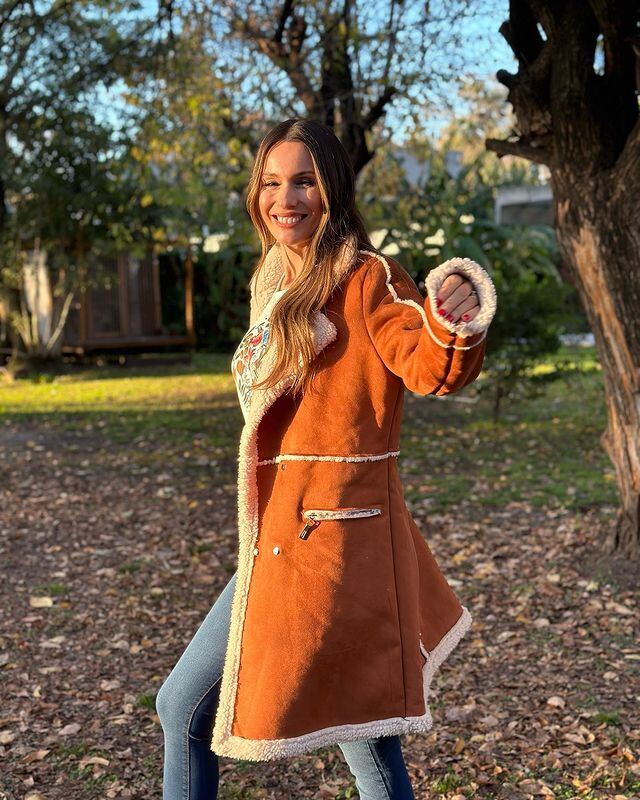 Pampita con su abrigo ideal para el invierno