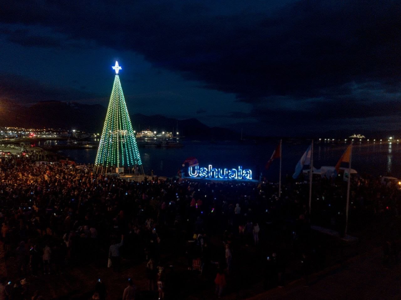 Se celebró el encendido del árbol junto al Canal de Beagle