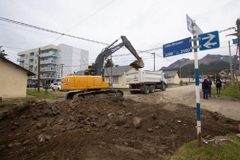 Inician las obras de pavimentación de la calle Granannielo del histórico Barrio Almirante Brown