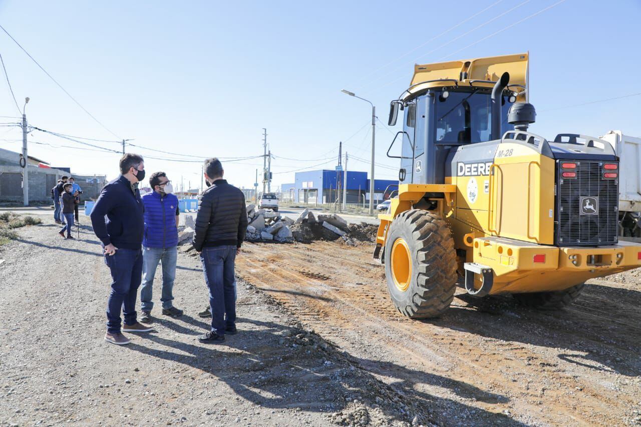 Las Obras que se llevan adelante han mejorado más de 20 plazas, realizaron pintura de cordones y trabajos de saneamiento en distintos sectores de Margen Sur.