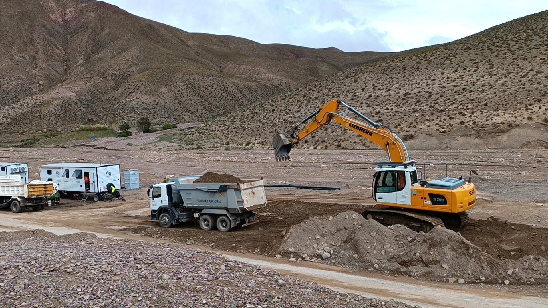 Equipos del 6° Distrito Jujuy de Vialidad Nacional trabajan en la zona norte de la provincia de Jujuy para restablecer la conectividad en las rutas.