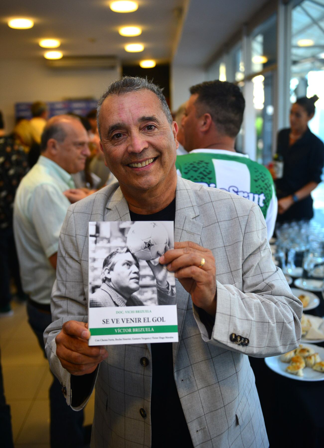 Presentación del libro "Se ve venir el gol" de Vichi Brizuela, sobre su padre, el periodista deportivo Victor Brizuela.  (Nicolás Bravo / La Voz)