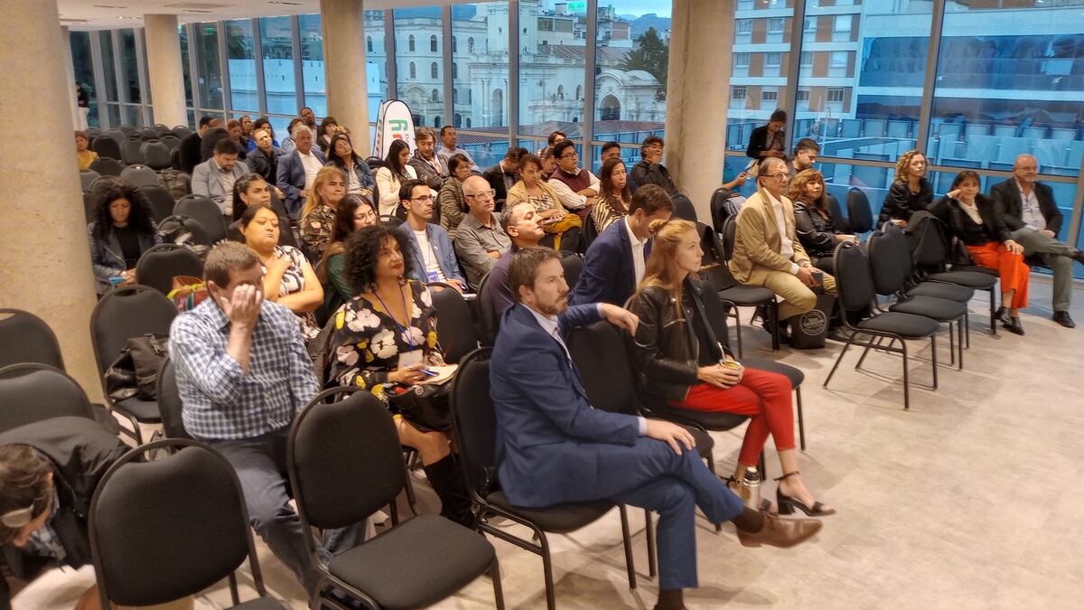 Miembros de las delegaciones participaron a lo largo de la tarde del viernes en diferentes paneles y mesas de trabajo.