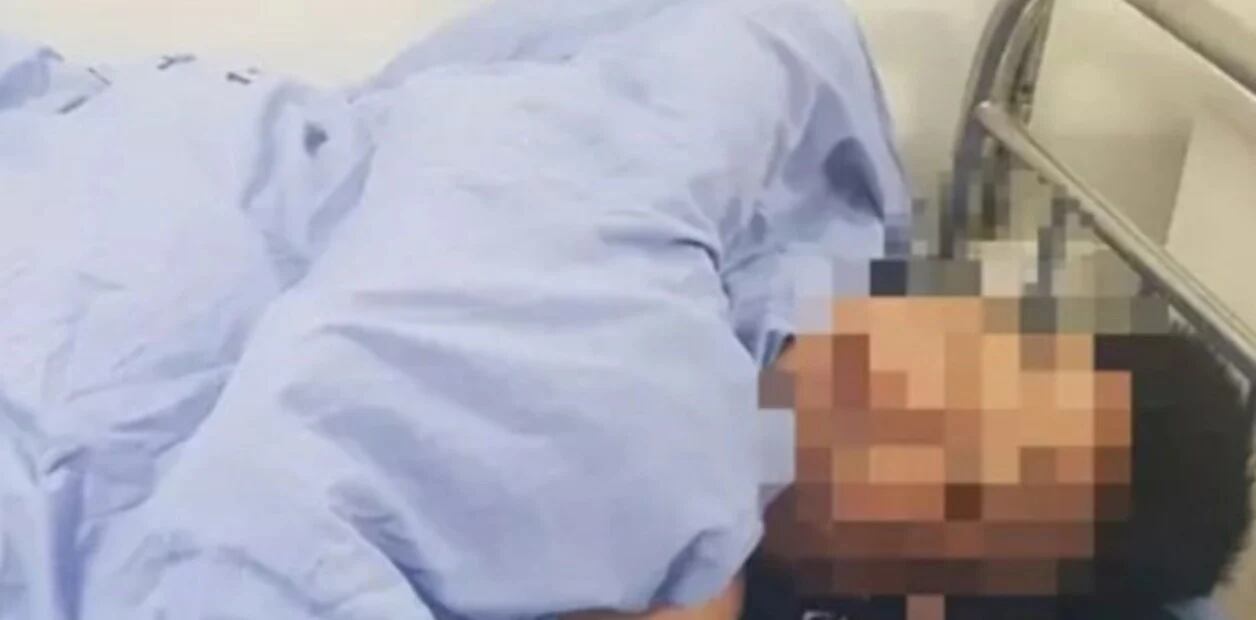 Nguyen Van H., de 29 años, permanece internado pero no pudieron reimplantarle su pene.