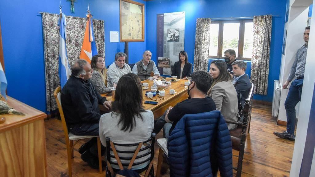 Durante el encuentro intercambiaron ideas, propuestas y puntos de vista. Coincidieron que Malvinas nos une.