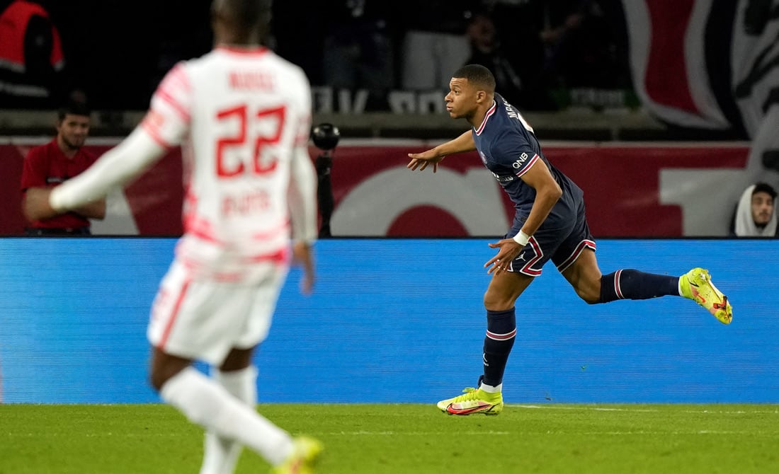 Mbappé celebra el gol con el cual PSG abrió el partido (Foto: AP).