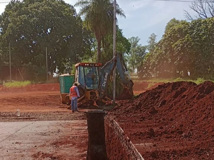 Siguen ejecutando obras en el acueducto de Posadas.