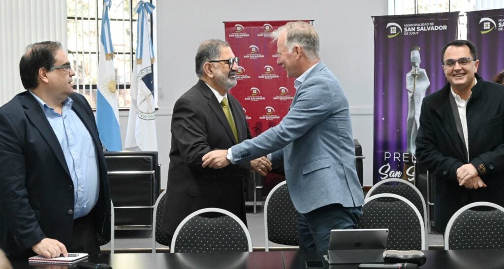 El intendente Jorge y el presidente del Concejo Deliberante de la ciudad, Lisandro Aguiar, recibieron a la misión del Banco Mundial en su vista a San Salvador de Jujuy.