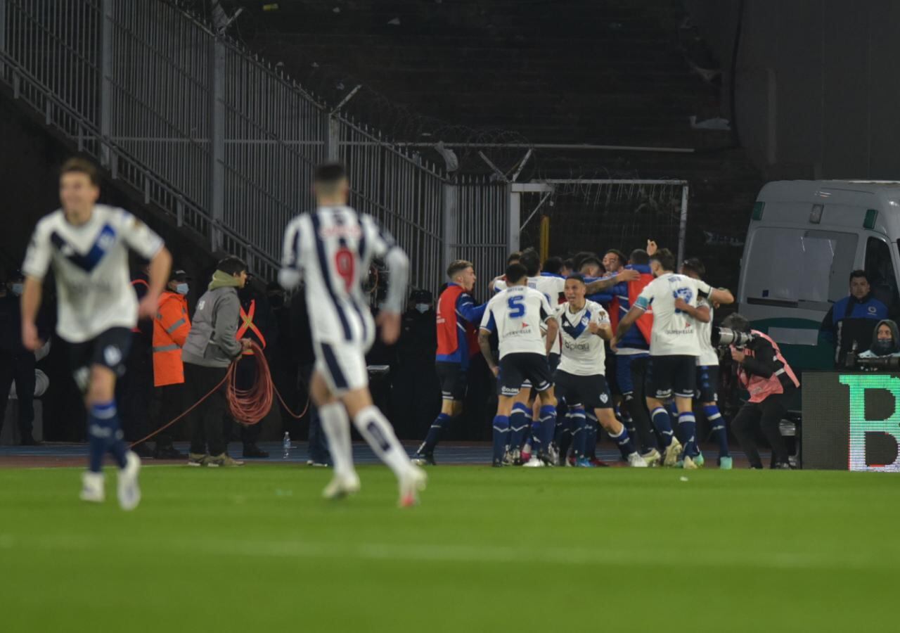 Vélez marcó el 1-0 de Talleres gracias a Julián Fernández. (Javier Ferreyra)