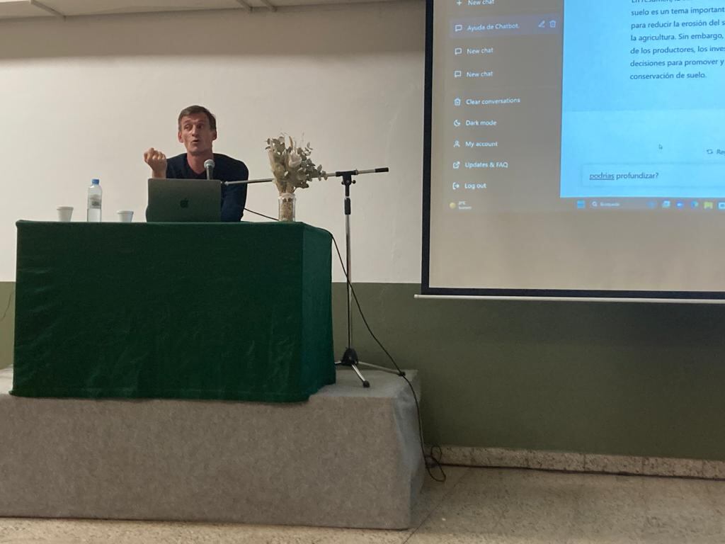 Se llevó a cabo en la Escuela Agropecuaria de Tres Arroyos una charla sobre Inteligencia Artificial