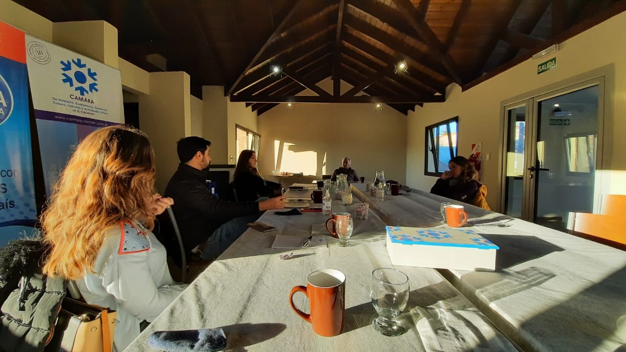 Aúnan criterios para la oferta de créditos al sector turístico y gastronómico en El Calafate.