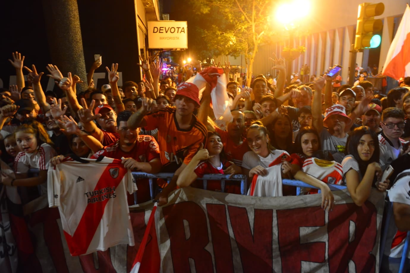 Hinchada de River en la previa del partido River - Belgrano