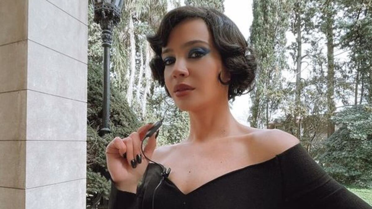 Celeste Cid eligió un vestido con transparencias y un tajo para el infarto para su vuelta a la pantalla
