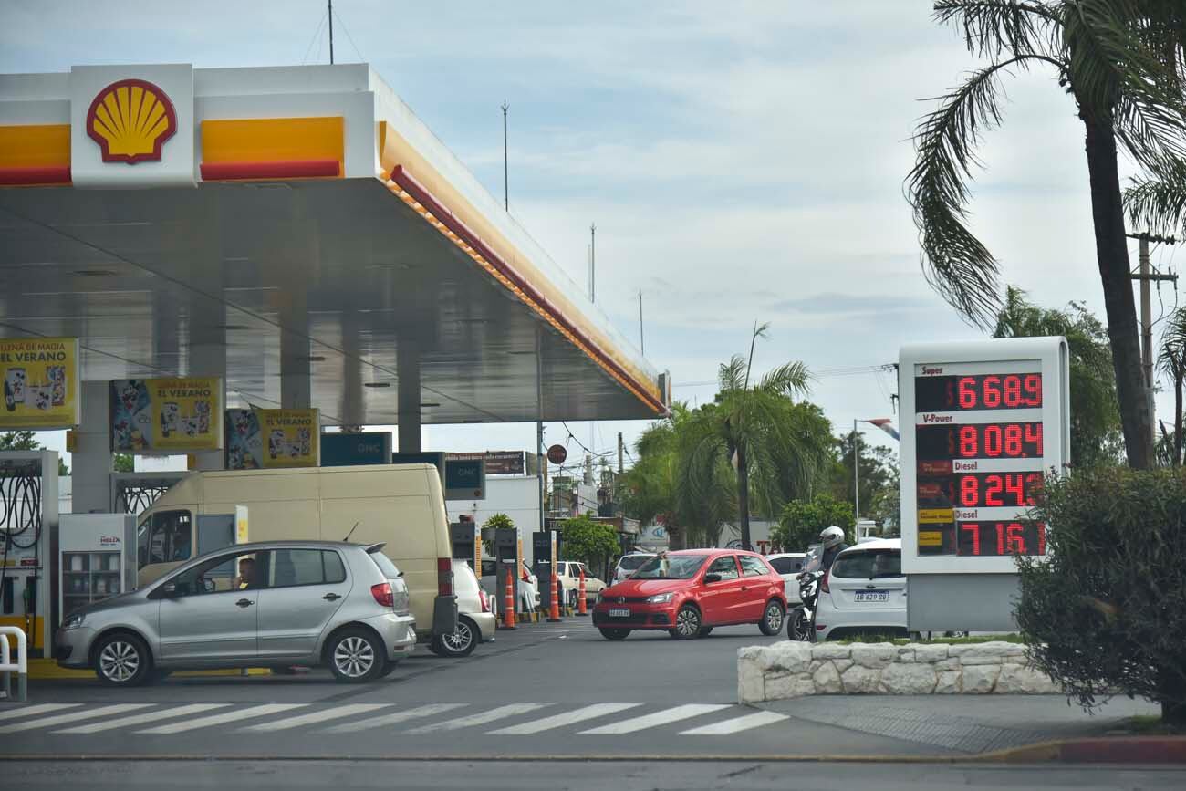 La uniformada fue vista en la estación de servicio de Shell en barrio Maipú.