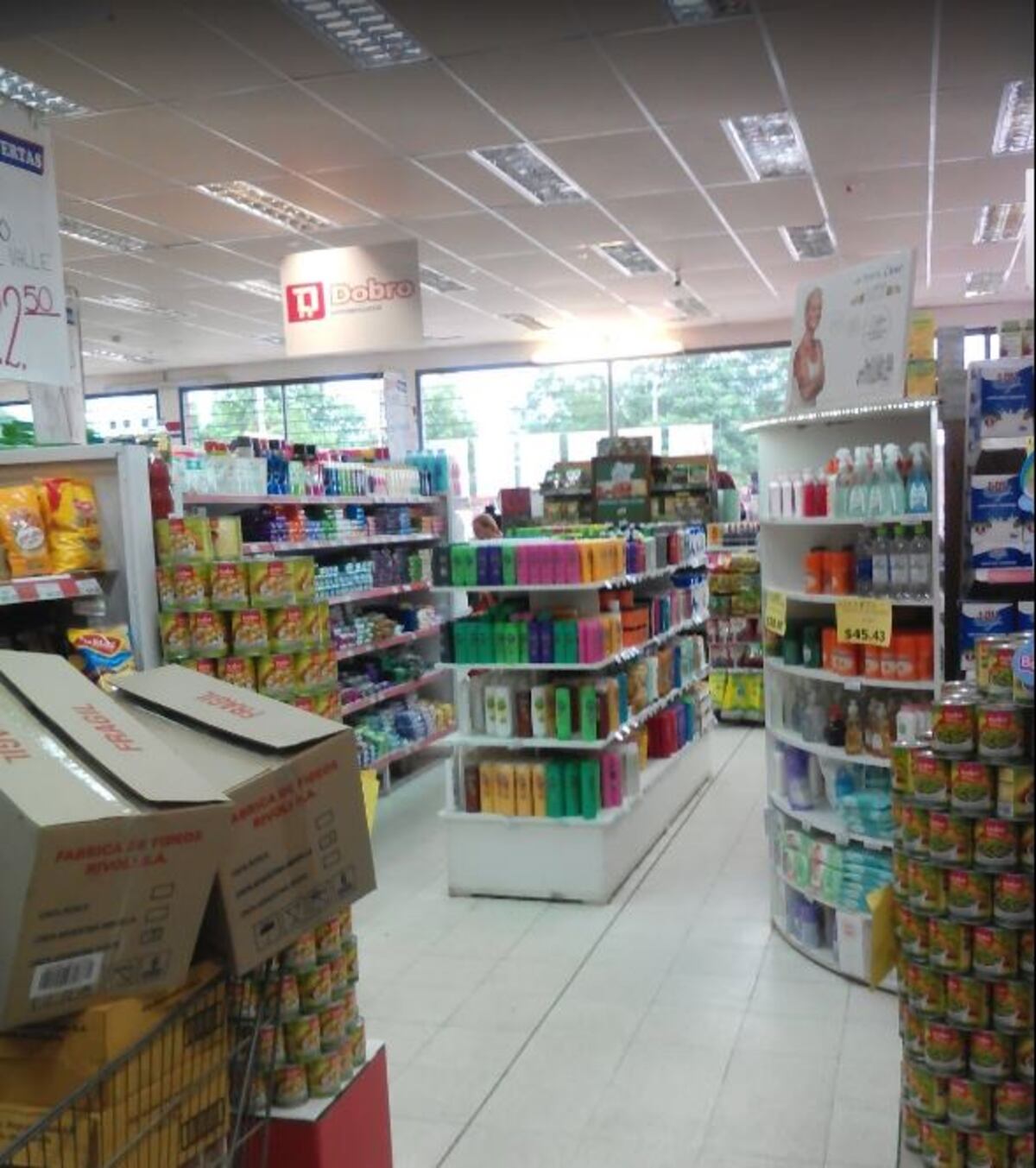 Embarazada fue al supermercado, comenzó con contracciones y una policía tuvo que asistirla