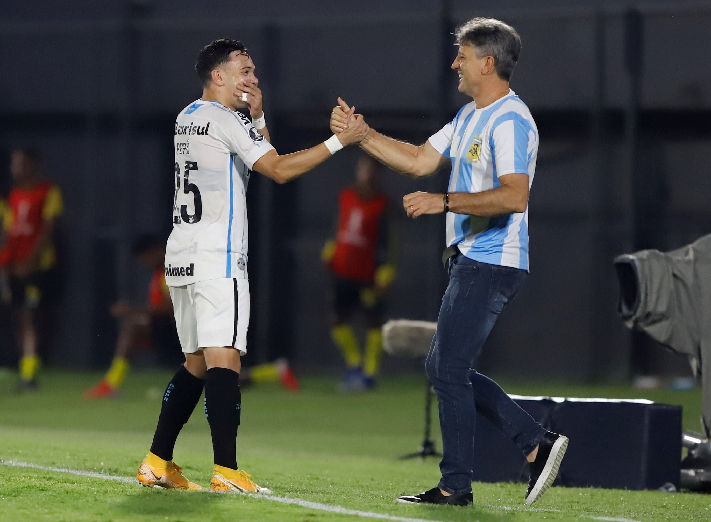 Renato Gaúcho con la camiseta argentina de Diego Maradona.