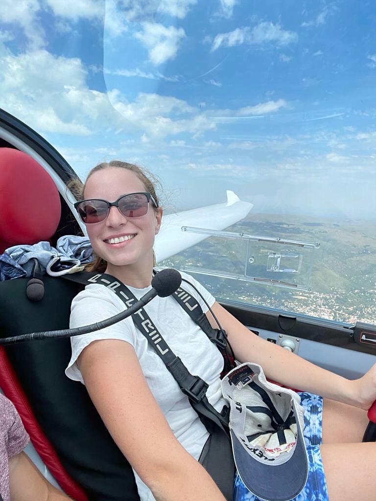 Actualmente, trabaja en Aeroatelier, en La Cumbre.