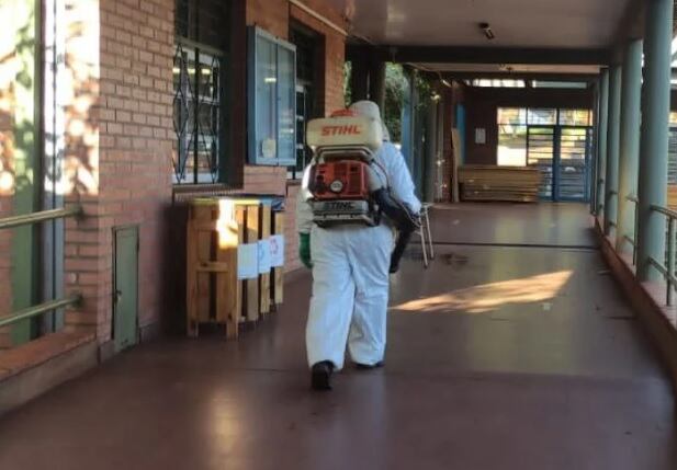 Ejecutan tareas de limpieza y fumigación en varios sectores de Puerto Piray.